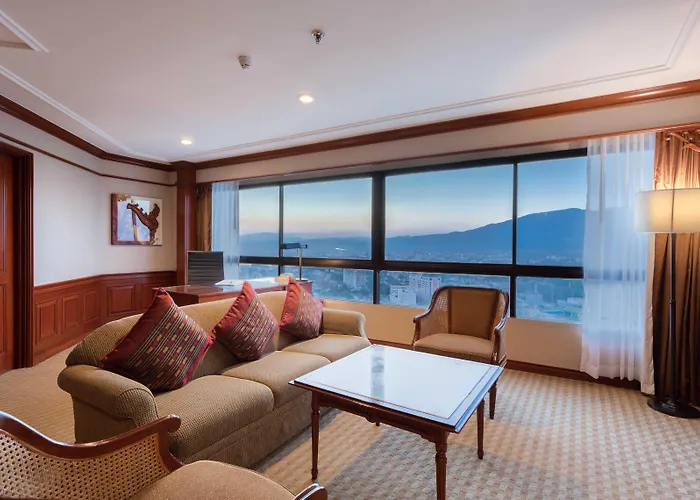 Hotel with pool: Centara Riverside Hotel Chiang Mai