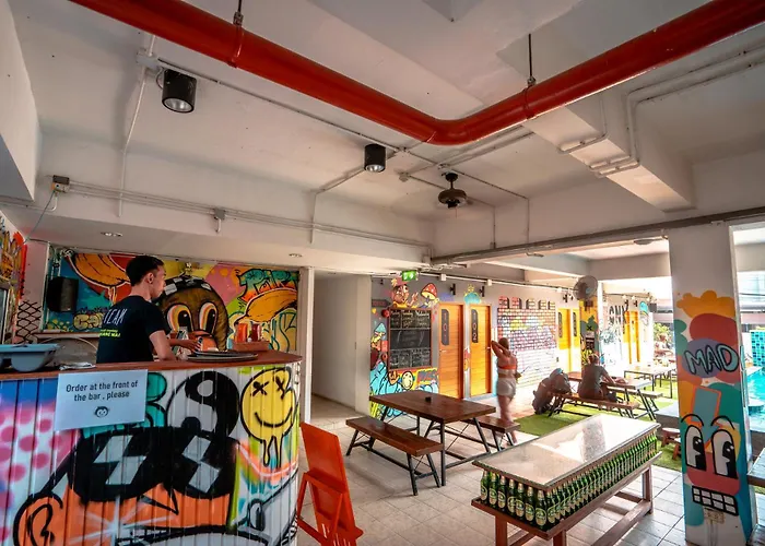 Hotel near College: Mad Monkey Chiang Mai