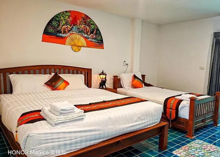 Baan Khlong Mae Kha