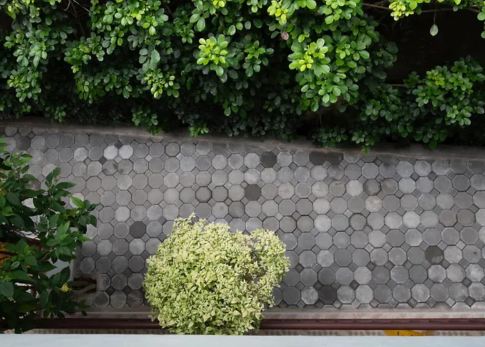 Riverside House Hotel