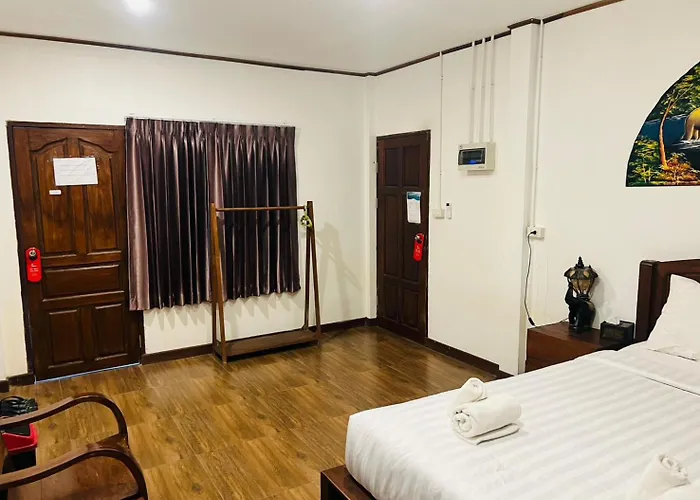 Baan Khlong Mae Kha