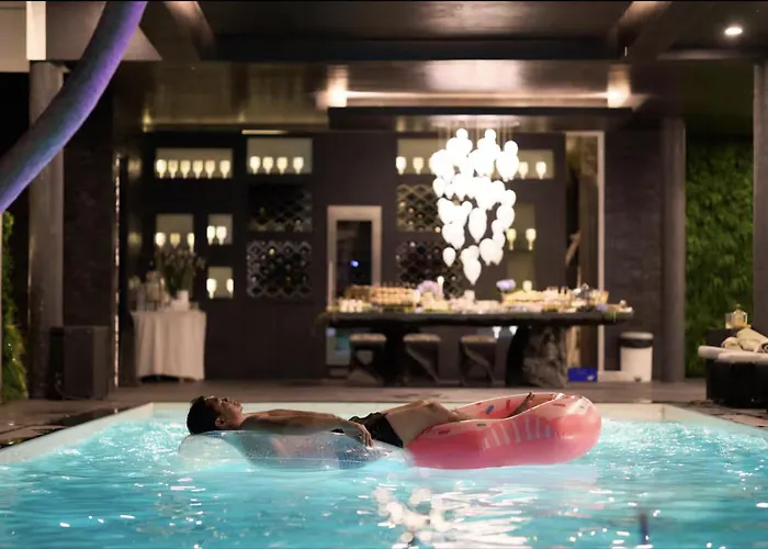 Palm Villa - Award Winning Modern Luxury & Exclusive Villa